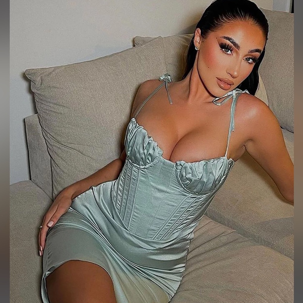 Fashion Nova- corset dress